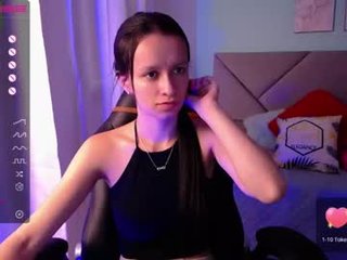 Webcam Belle - queen_andromeda naked teen cam babe loves kiss, licked slits and pink clits on a sex cam