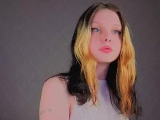 Webcam Belle - meowli cam babe with small tits offer their holes for dirty live sex