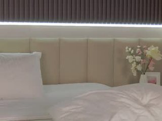 Webcam Belle - nikadines cam girl fingering her hairy pussy on camera