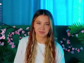 Webcam Belle - aliviafarrell teenage cam girl plays with her ass hole