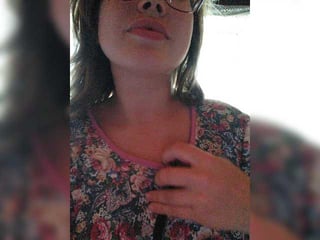 Webcam Belle - avocadic22 russian cam girl fingers her hot shaved pussy online