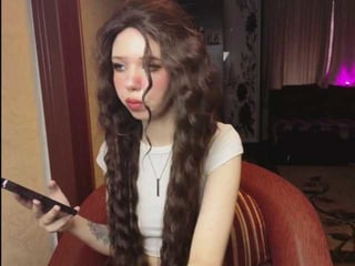 Webcam Belle - lilomeoww cam girl loves her sweet pussy penetrated hard