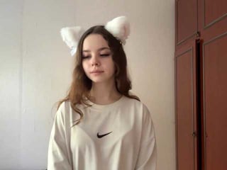 Webcam Belle - t1ffany blonde teen cam babe plays with her tight asshole