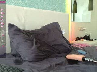 Webcam Belle - sweet_mistie russian cam girl gets ass & pussy machine fucking, hard all natural body who cums like an exorcism is happening