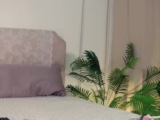 Webcam Belle - gabrielanderson999 cam babe with small tits offer their holes for dirty live sex