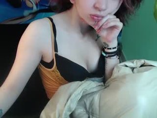 Webcam Belle - zoee_jhonnyy horny cam girl enjoys dirty anal live sex in exchange for a good mark