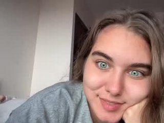 Webcam Belle - pingsonnenburg cam girl showing big tits and big ass