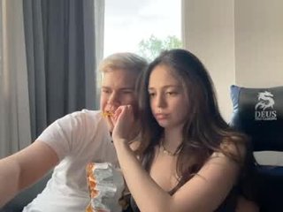 Webcam Belle - muzamiya cam girl gets her ass hard fucked by her partner