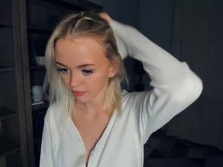 Webcam Belle - goldest_soul depraved blonde cam girl presents her pussy drilled