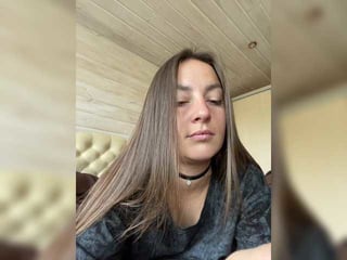 Webcam Belle - molly69x russian cam girl fingers her hot shaved pussy online