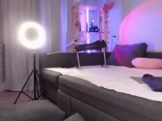 Webcam Belle - kira_briis cam girl used dildo and fucking mashine everyday