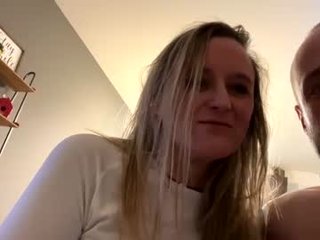 Webcam Belle - just2bestfriends horny couple adores fucking online