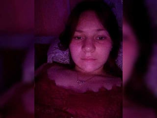 Webcam Belle - mangooyess1 european cam babe rubs her smooth pussy till she cums