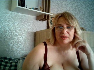 Webcam Belle - alina-malina6 european cam babe offers her hairy pussy for live sex experiments