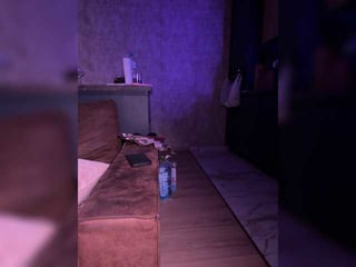 Webcam Belle - nickimaldini european cam babe rubs her smooth pussy till she cums
