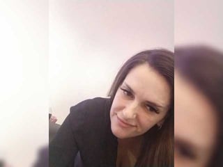 Webcam Belle - sweethands russian cam girl fingers her hot shaved pussy online