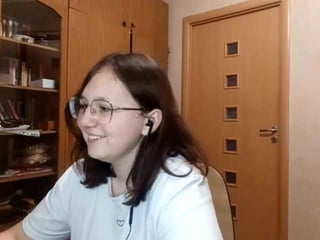 Webcam Belle - danellelansford european cam babe rubs her smooth pussy till she cums