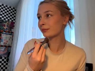 Webcam Belle - nevanadler depraved blonde cam girl presents her pussy drilled