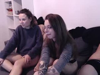 Webcam Belle - louve_lucius cam girl with big tits gets her hot booty sodomized