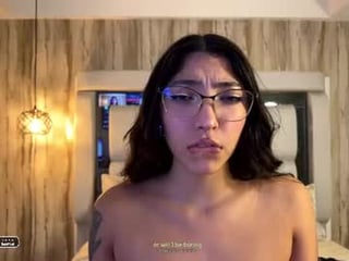 Webcam Belle - cat_didy cam girl gets an orgasm from the fuckingmachine in the ass