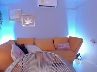 Webcam Belle - evieh cam babe with small tits wants dirty live sex