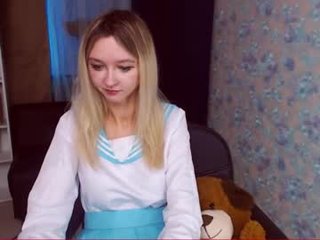 Webcam Belle - rinastreams depraved blonde cam girl presents her pussy drilled