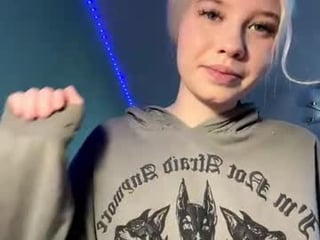 Webcam Belle - jamilashoaf depraved blonde cam girl presents her pussy drilled