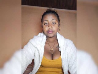 Webcam Belle - victoria33 ebony cam girl offers me her ass online