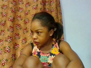 Webcam Belle - elysa7 ebony cam babe gets her shaved pussy worked over on camera