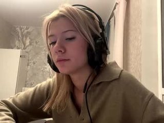 Webcam Belle - rochellehouis nude cam bitch enjoys hard live sex on camera