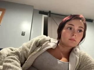 Webcam Belle - miaaellie cam girl showing big tits and big ass