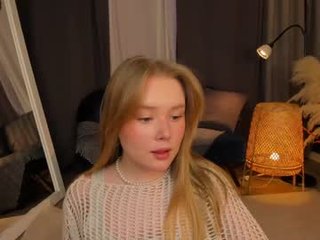 Webcam Belle - babyyli cam girl gets her ass hard fucked by her partner