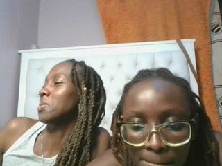 Webcam Belle - sexydivas brunette cam girl with hairy pussy in mesh stocking loves anal