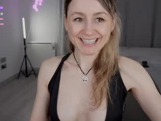 Webcam Belle - milanacamgirl cam babe very loves roleplay with domination actions online