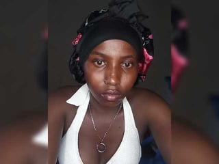 Webcam Belle - misschei123 ebony cam babe gets her shaved pussy worked over on camera