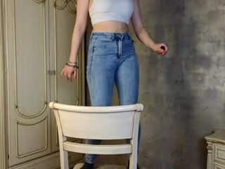 Webcam Belle - mae_elin this ginger teen loves spending time in the adult chatroom