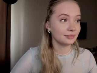 Webcam Belle - melanie__murr depraved blonde cam girl presents her pussy drilled