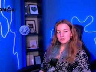 Webcam Belle - benny_duglas depraved blonde cam girl presents her pussy drilled