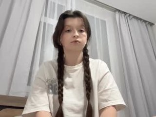 Webcam Belle - ellieschuffert cam girl presents sexy and sensual yoga online