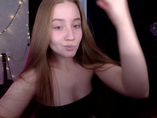 Webcam Belle - sindiwatson cam girl loves her sweet pussy penetrated hard