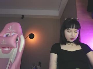 Webcam Belle - ur_mirell cute french cam girl loves fucked hard on camera