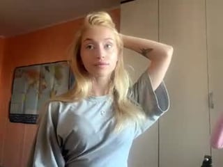 Webcam Belle - sabinamccrohan depraved blonde cam girl presents her pussy drilled