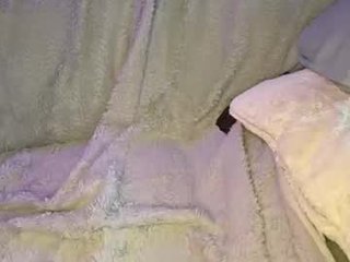 Webcam Belle - aprilafina cam babe wants her pussy fucked hard on camera