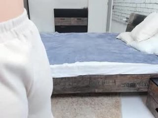 Webcam Belle - keldahavenbend depraved brunette cam girl presents her pussy sodomized