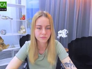 Webcam Belle - britney_silver cam girl showing big tits and big ass