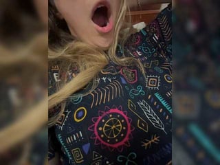 Webcam Belle - venera97 european cam babe is gorgeous when she is kissing on camera