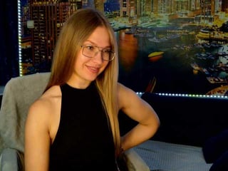 Webcam Belle - vikascorpik russian cam girl fingers her hot shaved pussy online