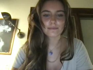 Webcam Belle - emma_walkerx depraved brunette cam girl presents her pussy sodomized