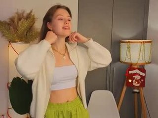 Webcam Belle - luellatrinca nude cam bitch enjoys hard live sex on camera
