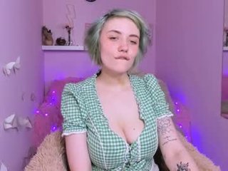 Webcam Belle - elizabethbritanny cam girl showing big tits and big ass